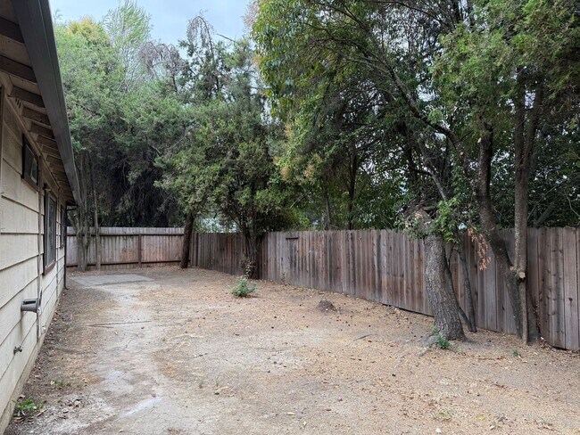 Building Photo - 340-344 El Rio Ct