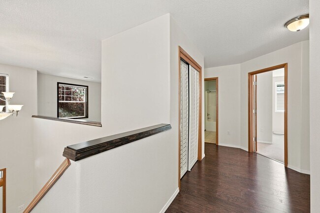 Building Photo - 931 56th St