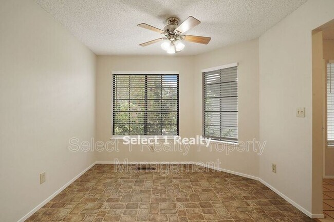 Building Photo - 546 La Corso Dr