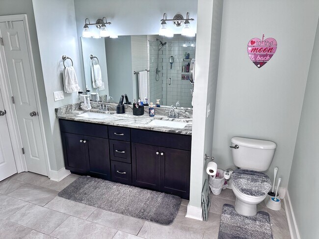 Building Photo - 304 Chisholm Trail