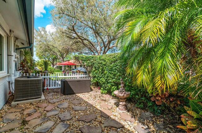 Building Photo - 188 Moccasin Trail N