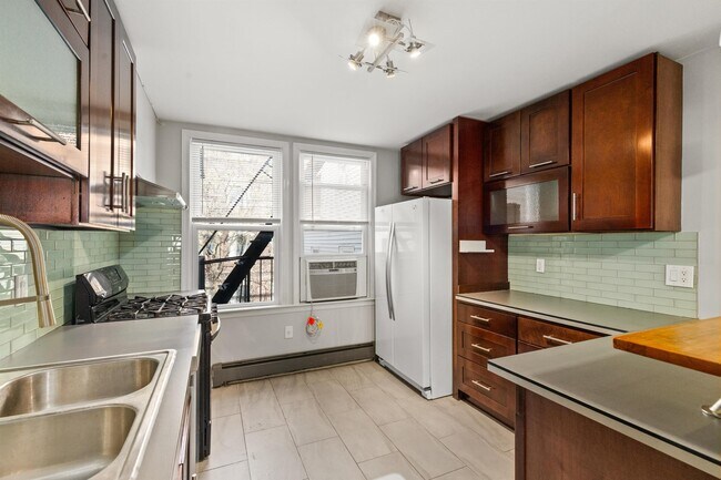 Building Photo - 46 Wayne St