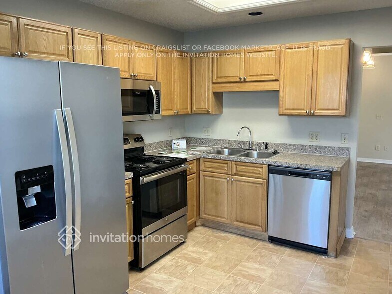 Building Photo - 7736 Rockridge Dr W