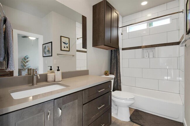 Building Photo - 1905 Alegria Rd