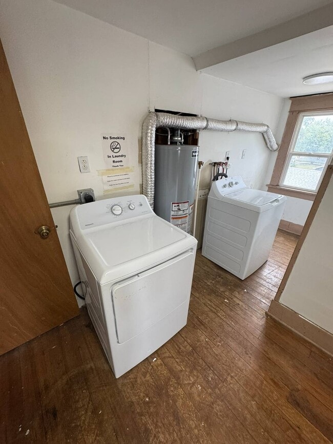 Building Photo - 211 E 7th St