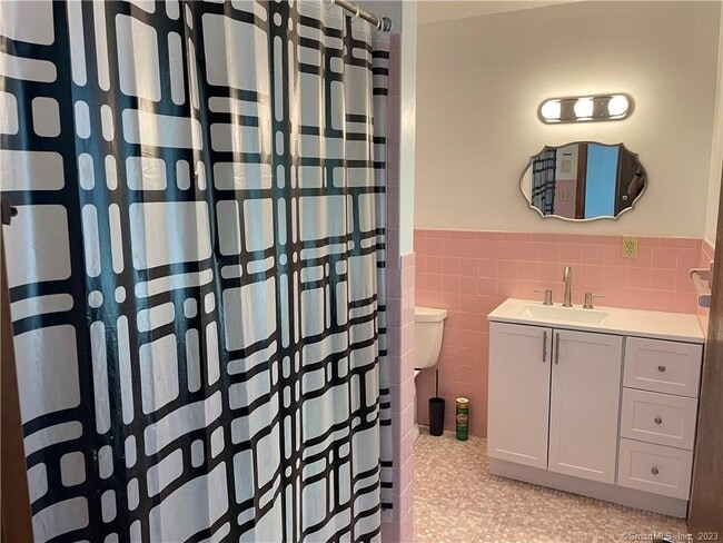 Building Photo - 59 Foxon Rd