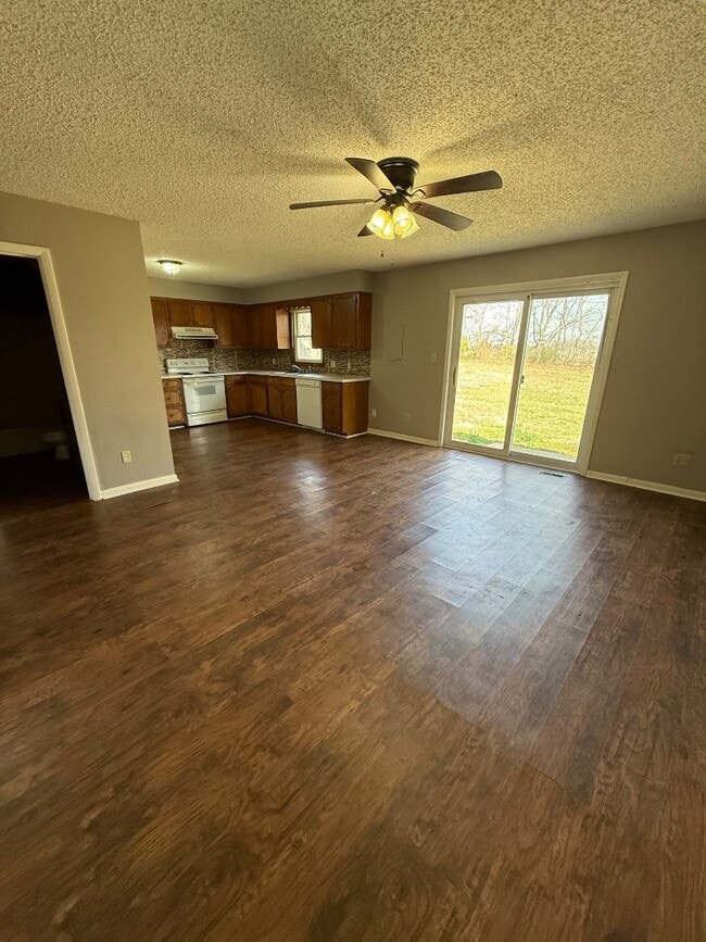 Primary Photo - 136 Crestview Dr