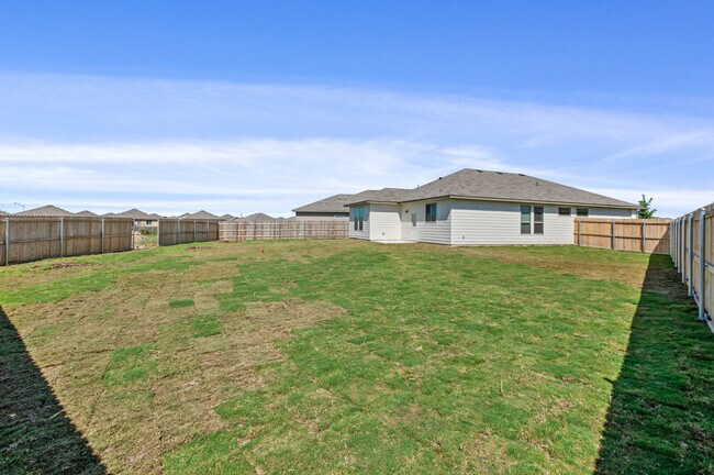 Building Photo - 1030 Lakeway Crossing Dr
