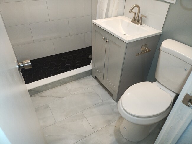 Building Photo - 48 Dupont Pl