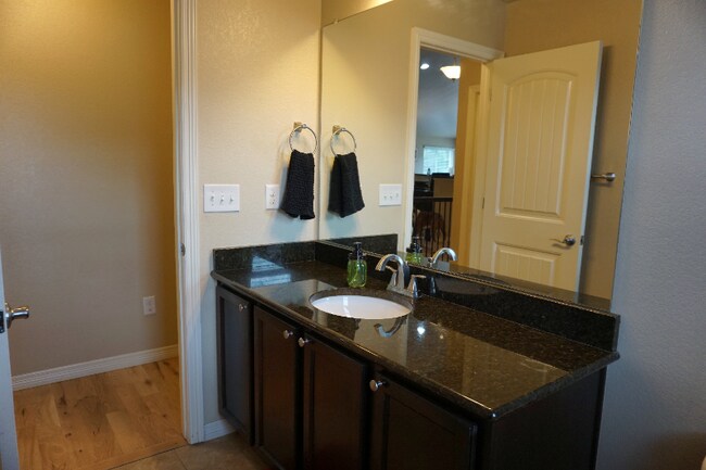 Building Photo - 1611 Jennifer St