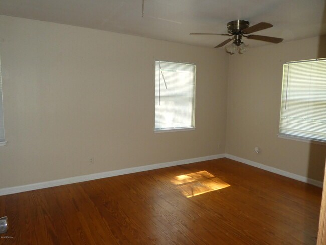 Building Photo - 1687 Glendale Rd