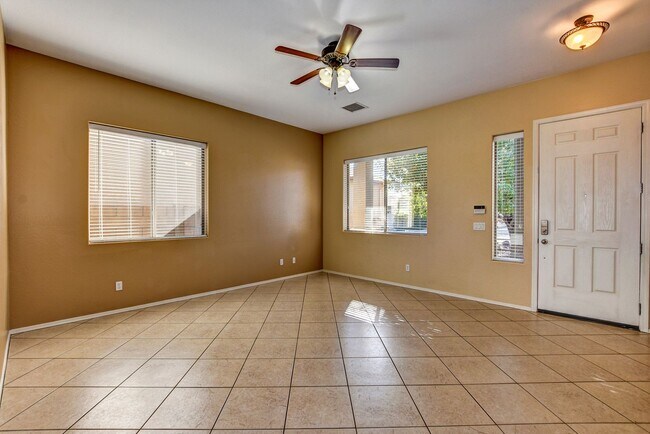 Building Photo - Beautiful Home for Rent in Granville!