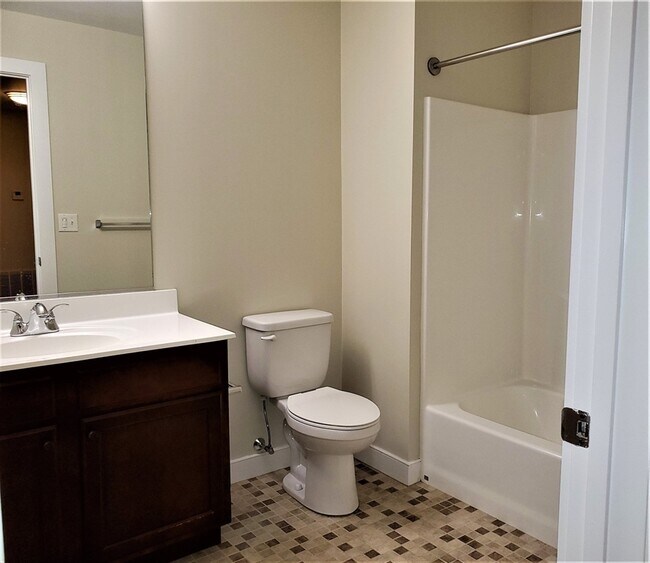 Building Photo - 20 Pond St