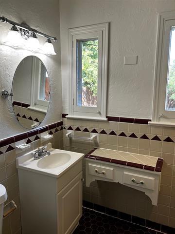 Building Photo - 5811 Palm Ln