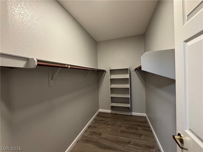 Building Photo - 401 Amber Pine St