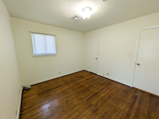 Building Photo - 5040 Raleigh Dr