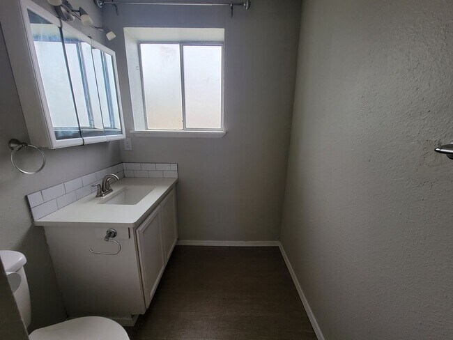 Building Photo - Remodeled 4 Bedroom 2 Bath Home for Rent C...