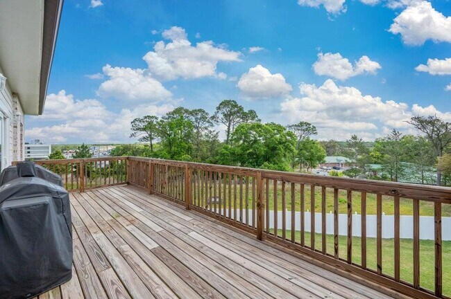 Building Photo - 508 Hideaway Ln