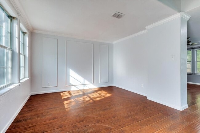 Building Photo - 320 S Mesa Verde Way