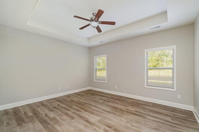 Building Photo - Beautiful, Like-New 3-Bedroom Home in Belle Arbor Community