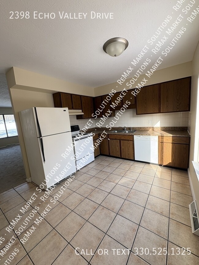 Building Photo - 2398 Echo Valley Dr