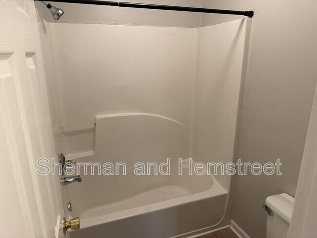 Building Photo - 520 Commons Dr