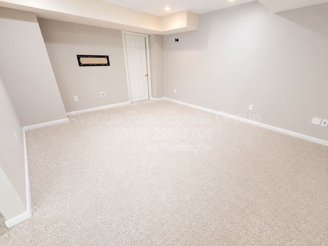 Building Photo - 555 Fortress Ct