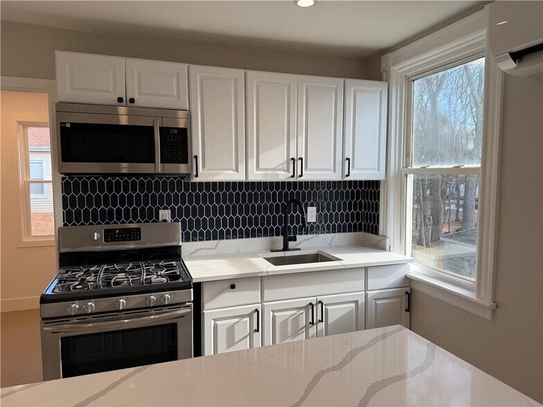 Building Photo - 52 Southern St