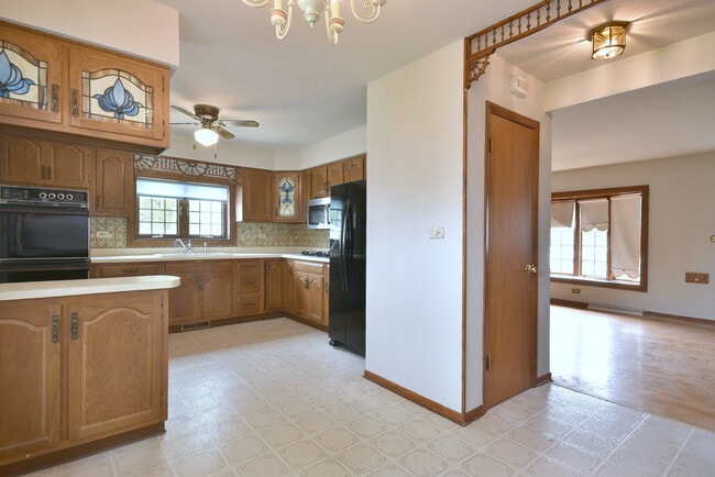 Building Photo - 8006 W Courtland Ave