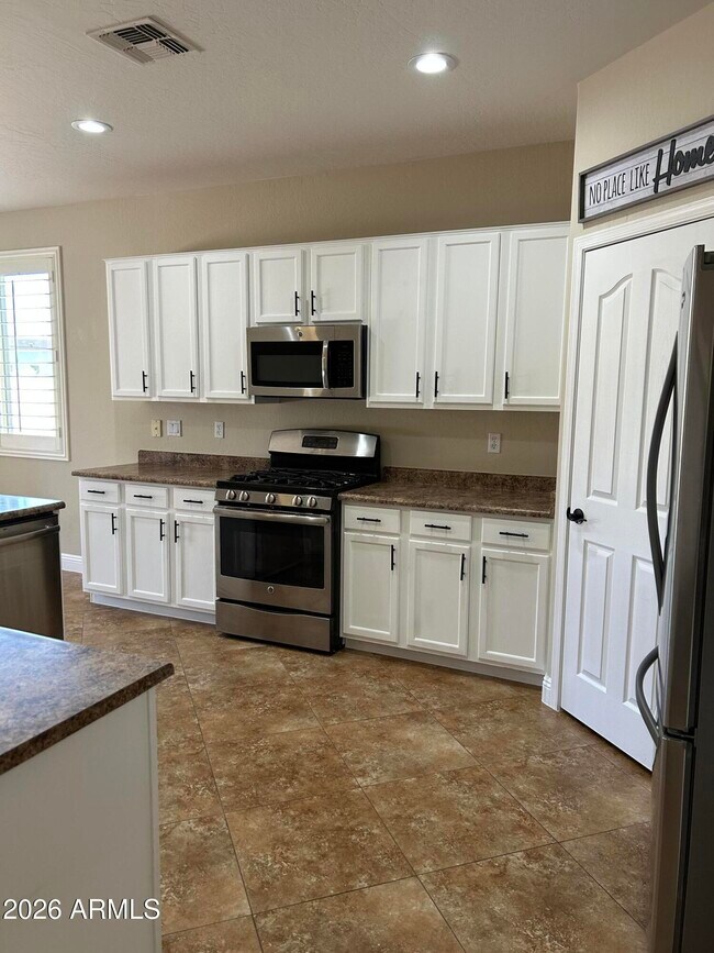 Building Photo - 7024 S Claiborne Ave