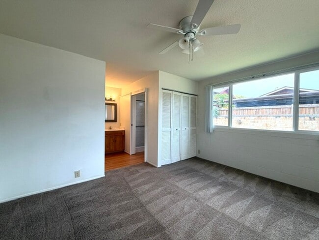 Building Photo - 3 Bedroom, 2 Bathroom with Carport