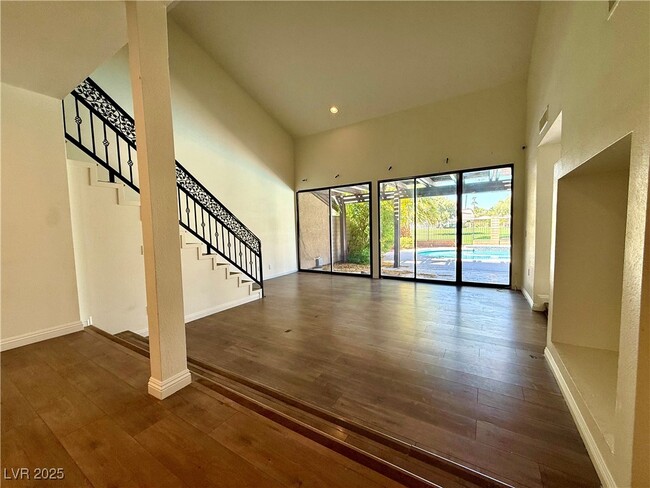 Building Photo - 920 Pinehurst Dr