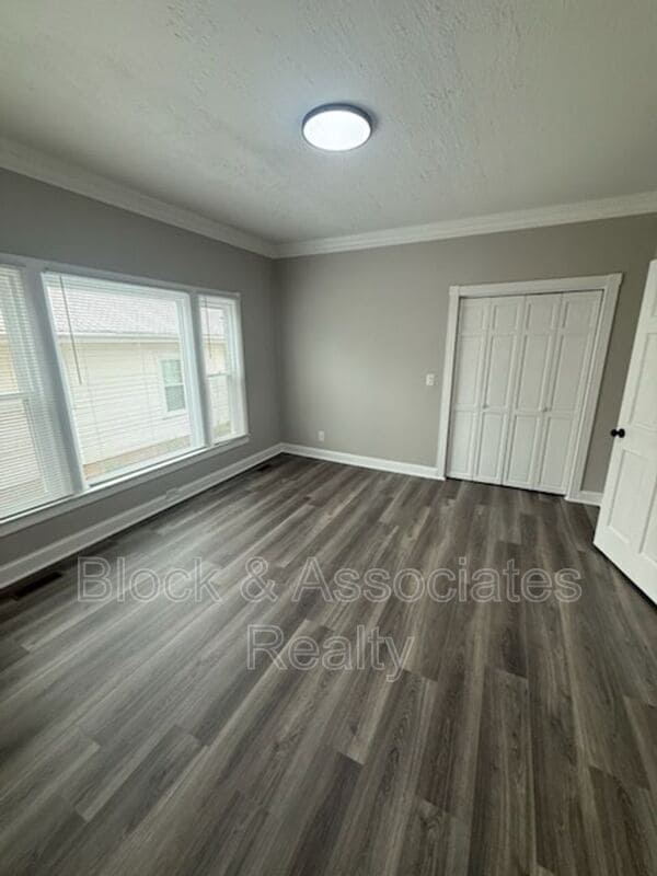 Building Photo - 1007 Sunset Ave