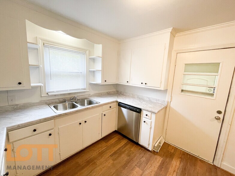 Building Photo - 3 Juanita Ct