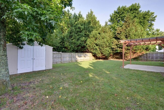 Building Photo - Spacious Rancher in Quiet Cul-de-sac