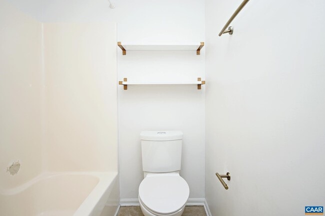 Building Photo - 211 Greentree Park