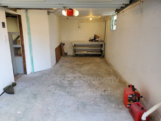 Building Photo - Great single family home in Verona