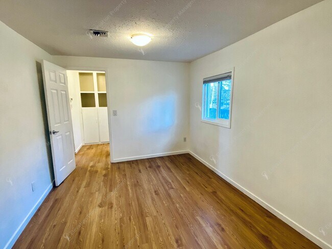 Building Photo - Charming 2 BR in downtown Bend - flexible ...