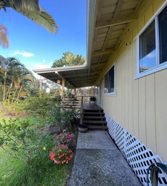 Building Photo - Available Now | Furnished 2BD/1BA Home in Hawaiian Paradise Park