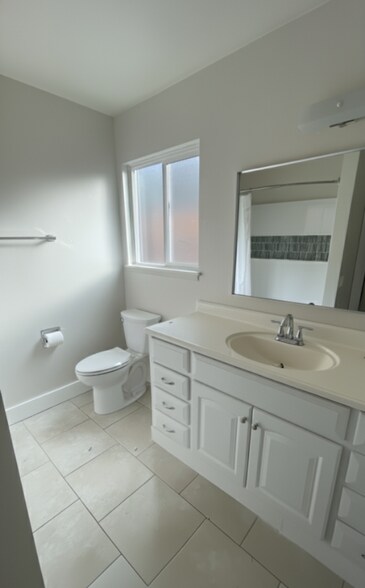 Building Photo - 8605 N Hurst Ave