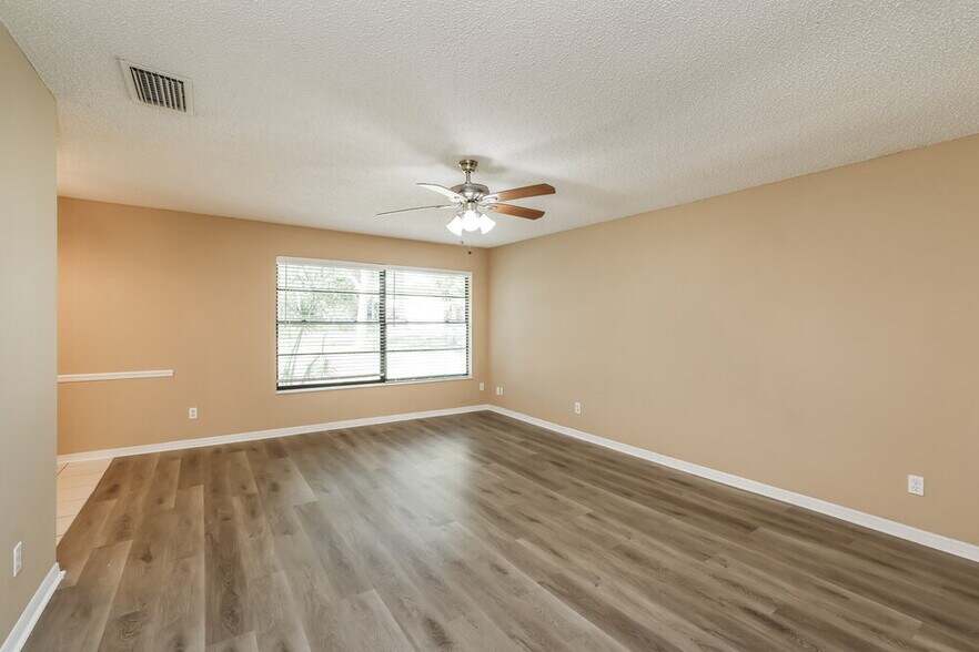 Building Photo - 167 NE Twylite Terrace