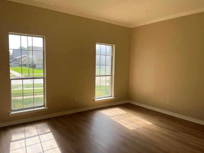 Building Photo - 500 S Dresden Ct