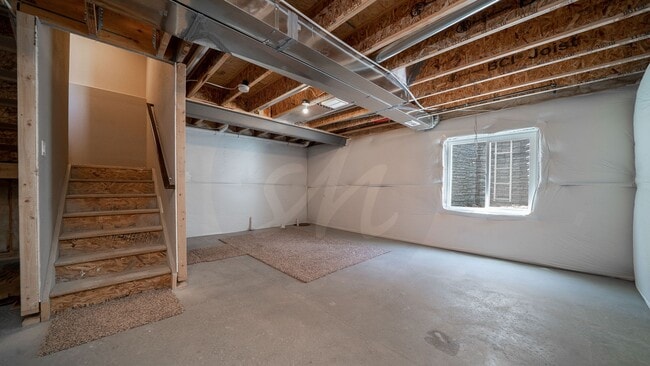Building Photo - Lovely Three Bedroom Home with Mountain Views