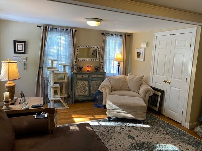 Building Photo - 84 Lake Rd