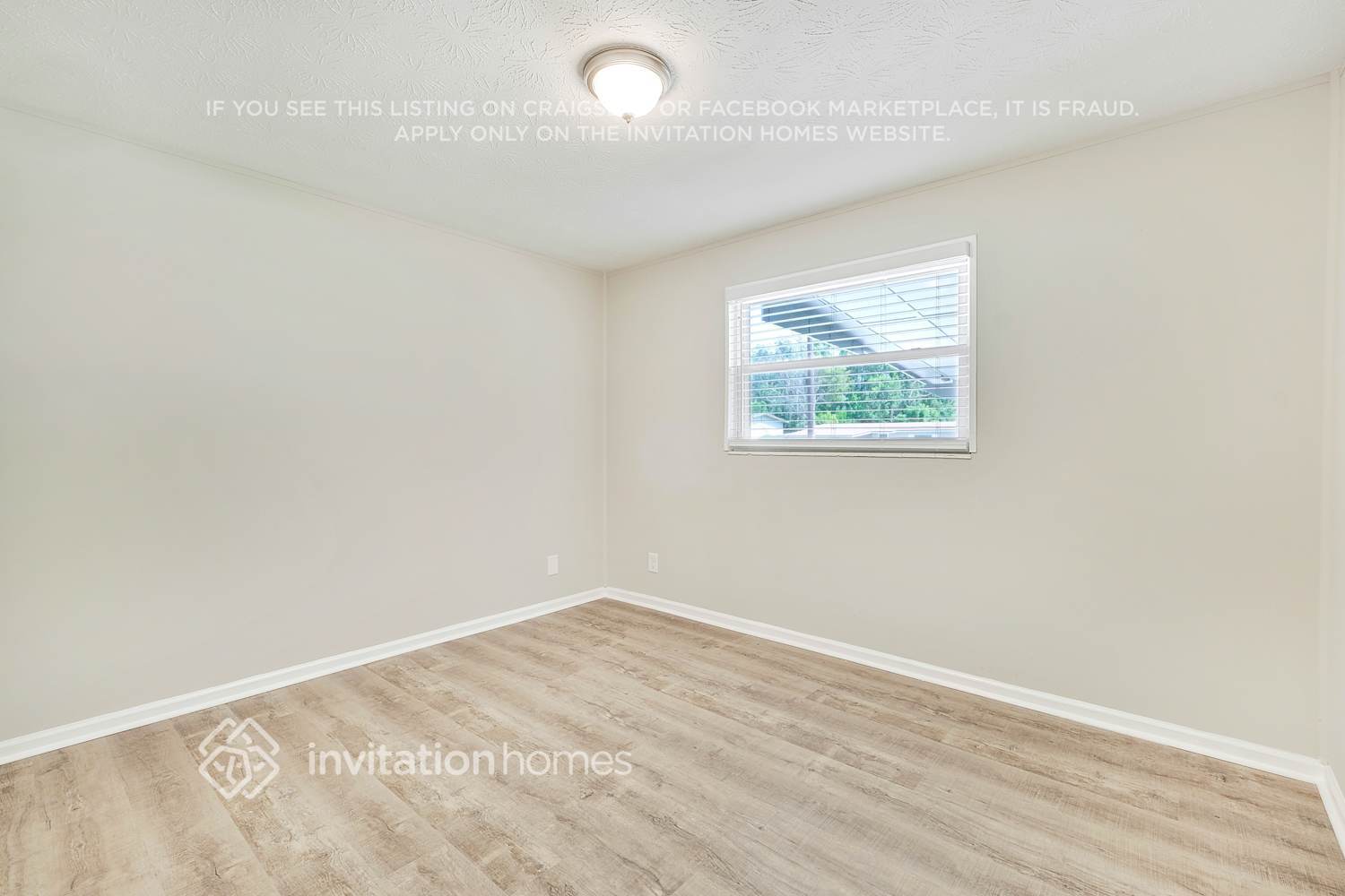 Building Photo - 428 La Paz Pl