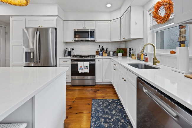 Building Photo - 2207 Lombard St