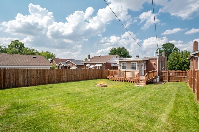 Building Photo - For the Big Dawgs