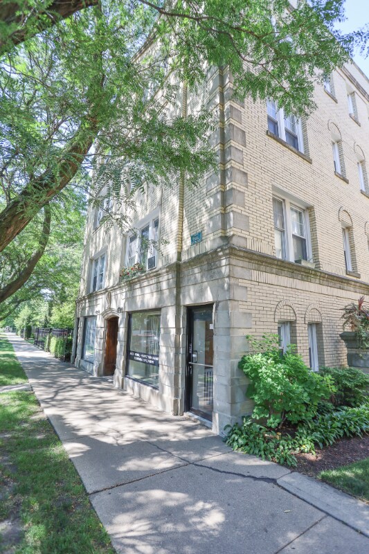 Building Photo - 4524 N Damen Ave