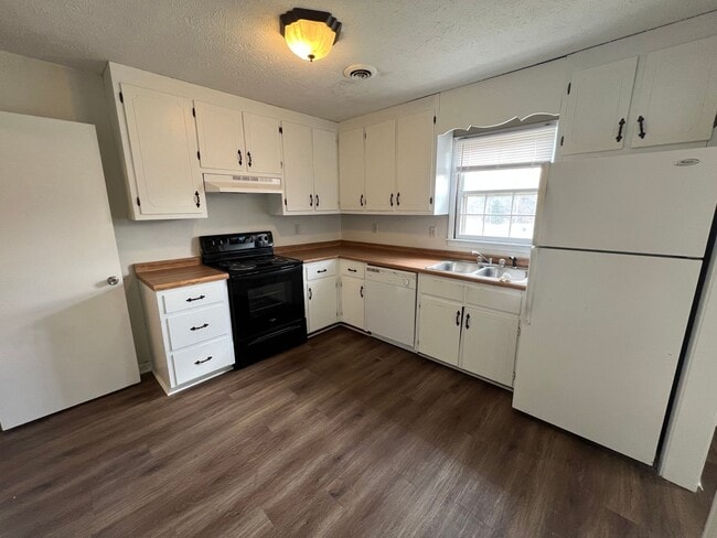 Building Photo - Oconee County Duplex