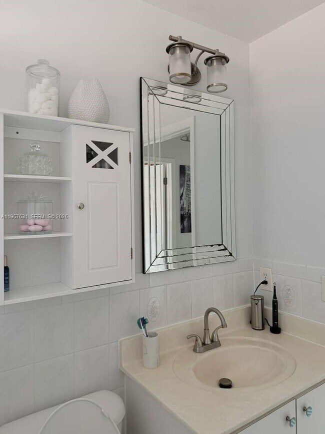 Building Photo - 10017 W Okeechobee Rd